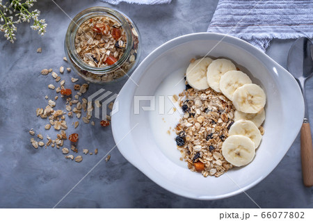 Granola with fruit and yogurt 66077802