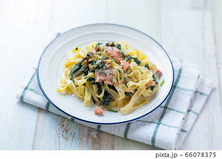 サーモンのタリアテッレ サーモンのタリアテッレ 66078375