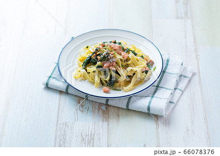 サーモンのタリアテッレ サーモンのタリアテッレ 66078376