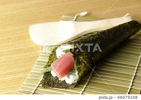 まぐろの手巻き寿司 66079108