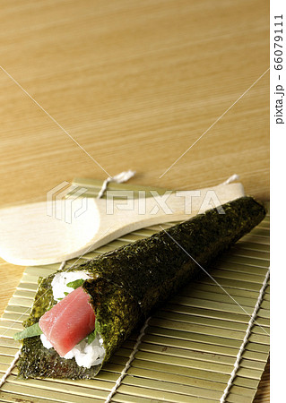 まぐろの手巻き寿司 66079111