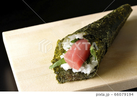 まぐろの手巻き寿司 66079194