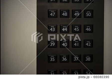 タワーマンションのエレベーターボタンの写真素材