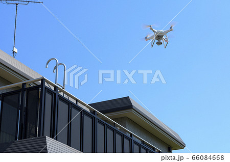 ドローンによる屋根の点検（地上から見た様子） 66084668