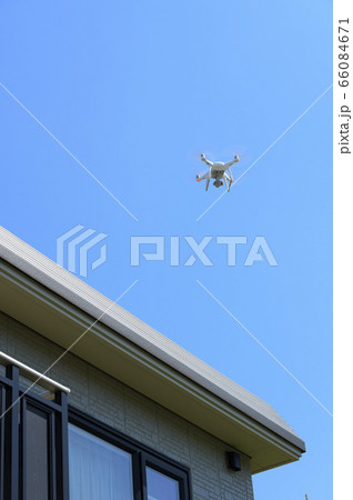 ドローンによる屋根の点検（地上から見た様子） 66084671