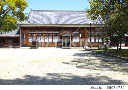 吉香公園内の岩国高校記念館の景色 吉香公園内の岩国高校記念館の景色 66084732