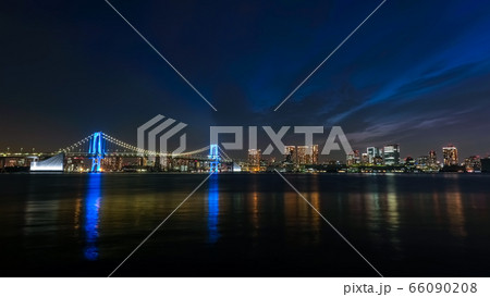 レインボーブリッジの夜景 ブルーライトアップ 豊洲ぐるりパークから 66090208
