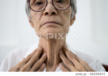 Close up of female neck,asian senior woman thyroid gland control,old elderly was touching the neck,checking thyroid gland with her hands,concept of thyroid disorder,sore throat,dysphagia,tonsillitis 66090645