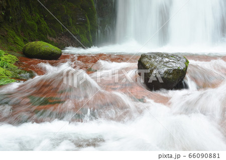 赤岩の滝（北海道・西興部村） 66090881