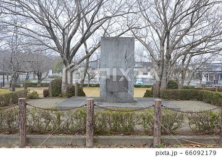 雲の墓標「雲こそわが墓標 落暉よ碑銘を飾れ」の石碑(裏)（特攻碑公園／鹿児島県出水市平和町149） 66092179