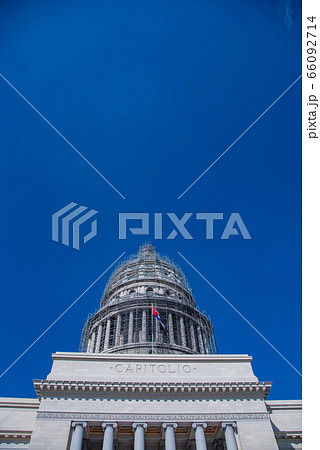 キューバ ハバナの町並み 旧国会議事堂 カピトリオ キューバ ハバナの町並み 旧国会議事堂 カピトリオ 66092714