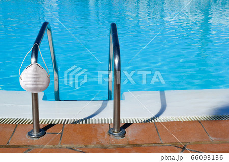 Swimming pool and medical protective mask	 66093136