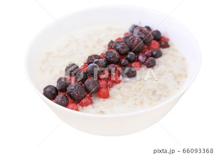 Oatmeal in a white bowl of blueberries and red 66093368