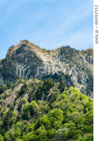 鏡池から望む戸隠山・八方睨 66093552