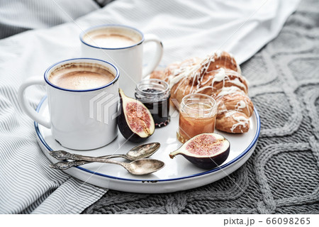 Tray with two cups of coffee 66098265