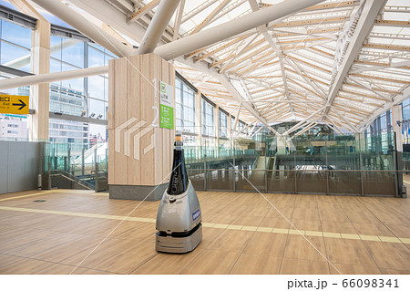 高輪ゲートウェイ駅の警備ロボット 66098341