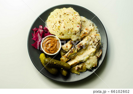Chicken breast with sliced mushrooms, ham, in Chicken breast with sliced mushrooms, ham, in 66102602