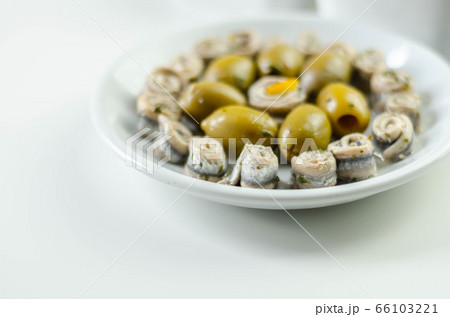 Marinated anchovies with lemon vinegar olive oil Marinated anchovies with lemon vinegar olive oil 66103221