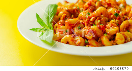 Cooked cellentani pasta with cooked chicken breast 66103379