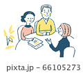受付　相談するシニアカップル 66105273