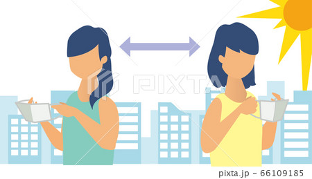 熱中症対策にマスクを外す女性 熱中症対策にマスクを外す女性 66109185