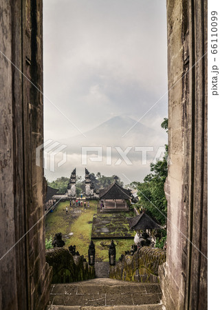 View on the volcano Agung from the Pura Lempuyang 66110099