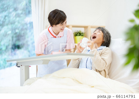 介護イメージ シニア デイケア 介護福祉士 老人ホーム 介護イメージ シニア デイケア 介護福祉士 老人ホーム 66114791