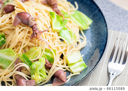 ホタルイカとキャベツのパスタ ホタルイカとキャベツのパスタ 66115089