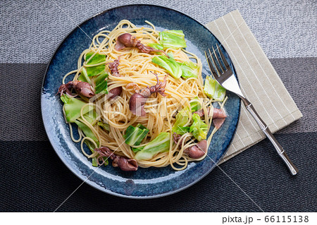 ホタルイカとキャベツのパスタ 66115138