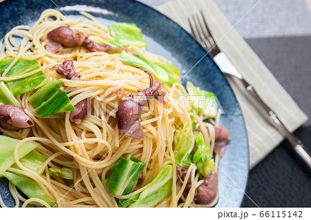 ホタルイカとキャベツのパスタ ホタルイカとキャベツのパスタ 66115142