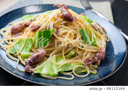 ホタルイカとキャベツのパスタ ホタルイカとキャベツのパスタ 66115164