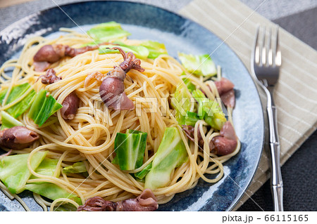 ホタルイカとキャベツのパスタ 66115165