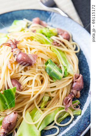 ホタルイカとキャベツのパスタ ホタルイカとキャベツのパスタ 66115172