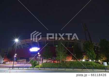 夜のカープ本拠地 Mazda Zoom Zoom スタジアム広島 マツダスタジアム 正面の写真素材