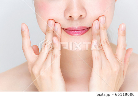 フェイシャルマッサージ 66119086