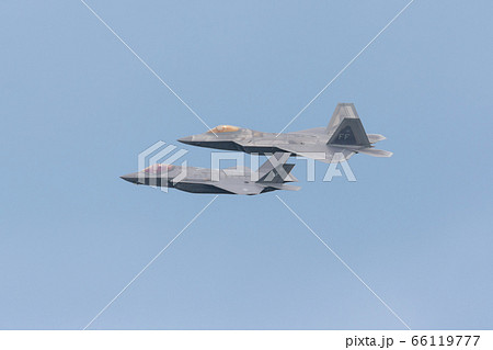 アメリカ空軍F-35A＆F-22編隊飛行 66119777