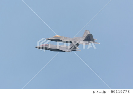 アメリカ空軍F-35A＆F-22編隊飛行 66119778