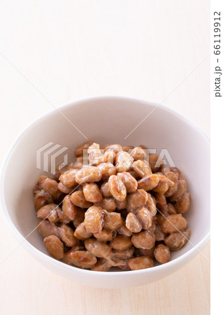 朝食に納豆を食べる 66119912