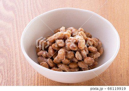 朝食に納豆を食べる 66119919