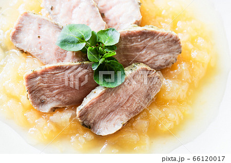 ローストポークのアップルソース添え ローストポークのアップルソース添え 66120017