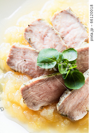 ローストポークのアップルソース添え ローストポークのアップルソース添え 66120018