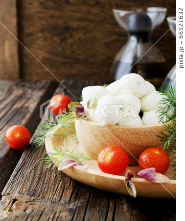 Beads of mozzarella cheese, with greens and 66121632