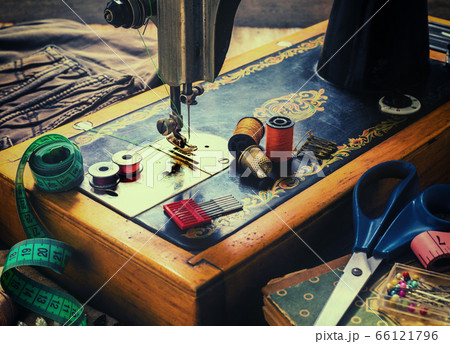 Old sewing machine 66121796