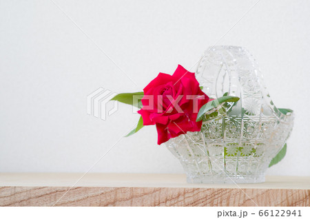 バラのフラワーアレンジメント　　　 66122941