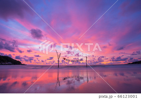 Long exposure shot of Sunrise panorama scene at Haad rin or Fullmoon party beach at Koh Phangan, Thailand Long exposure shot of Sunrise panorama scene at Haad rin or Fullmoon party beach at Koh Phangan, Thailand 66123001