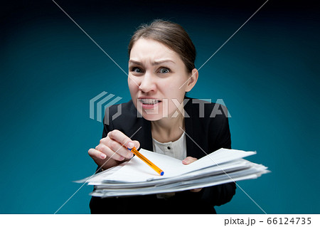 The boss screams and swears because of errors in 66124735