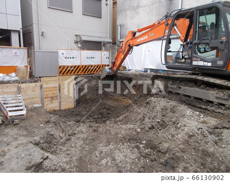 重機による基礎掘削状況 66130902