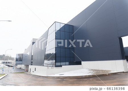 Entry in a distribution warehouse with cargo doors Entry in a distribution warehouse with cargo doors 66136398