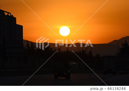 日の出 し 高速道路 66138288