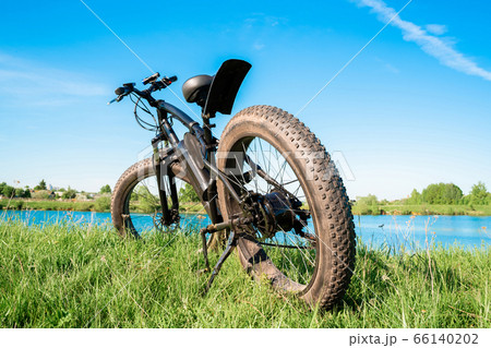 Black electric bike with thick wheels Black electric bike with thick wheels 66140202